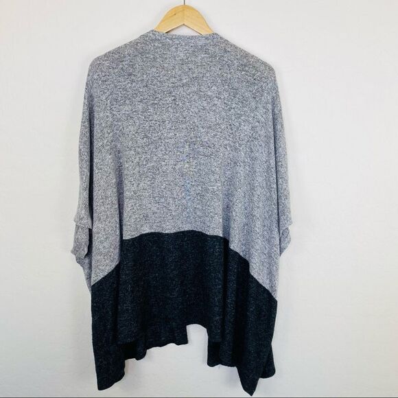 Olive and Oak gray colorblock open cocoon sweater - Picture 3 of 7